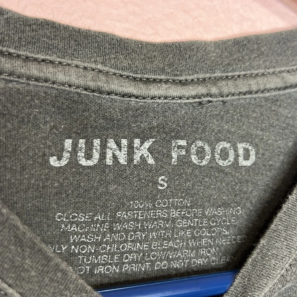 Junk Food Girls' Short Sleeve Distressed Pink Floyd T-Shirt Light Gray S (6-7)